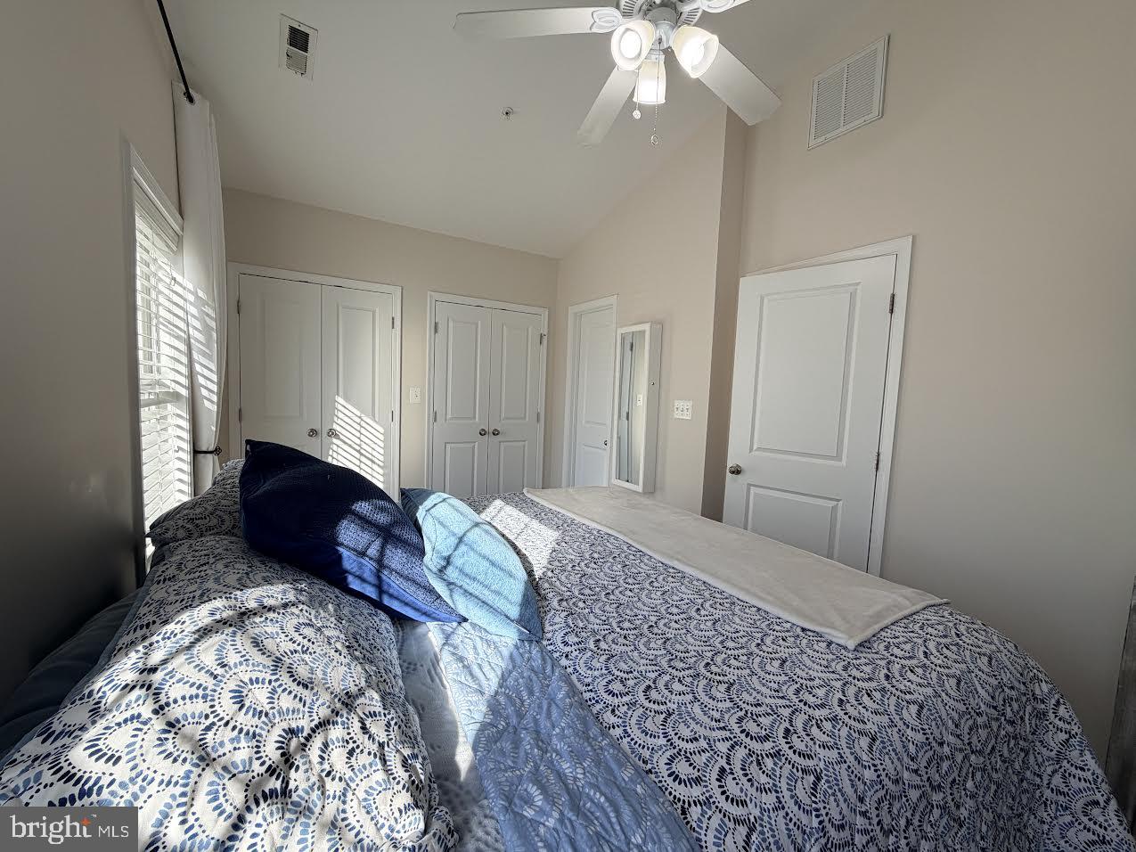 WOODLAND BEACH - Residential