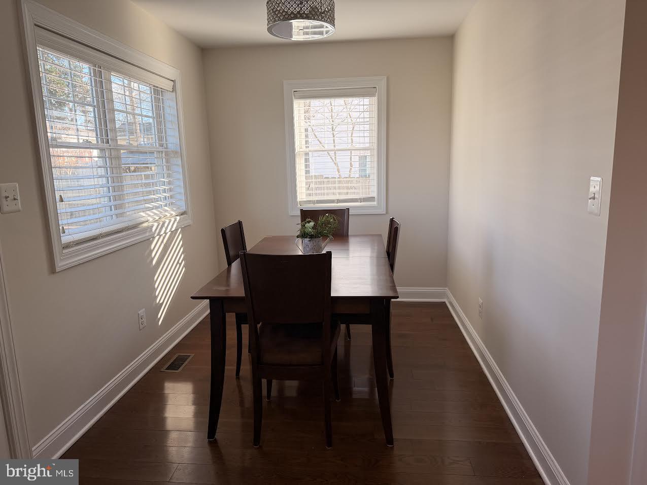 WOODLAND BEACH - Residential