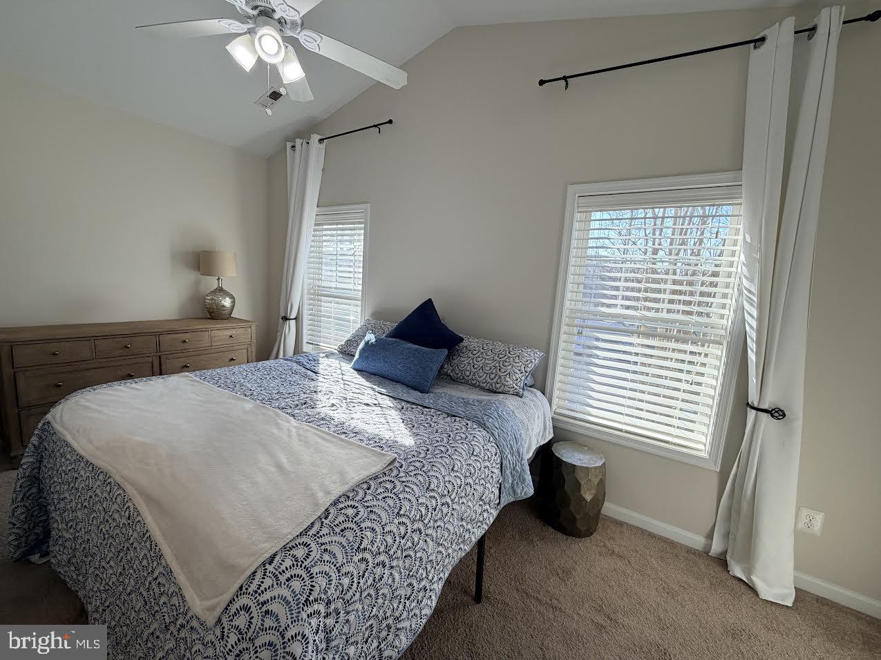 WOODLAND BEACH - Residential