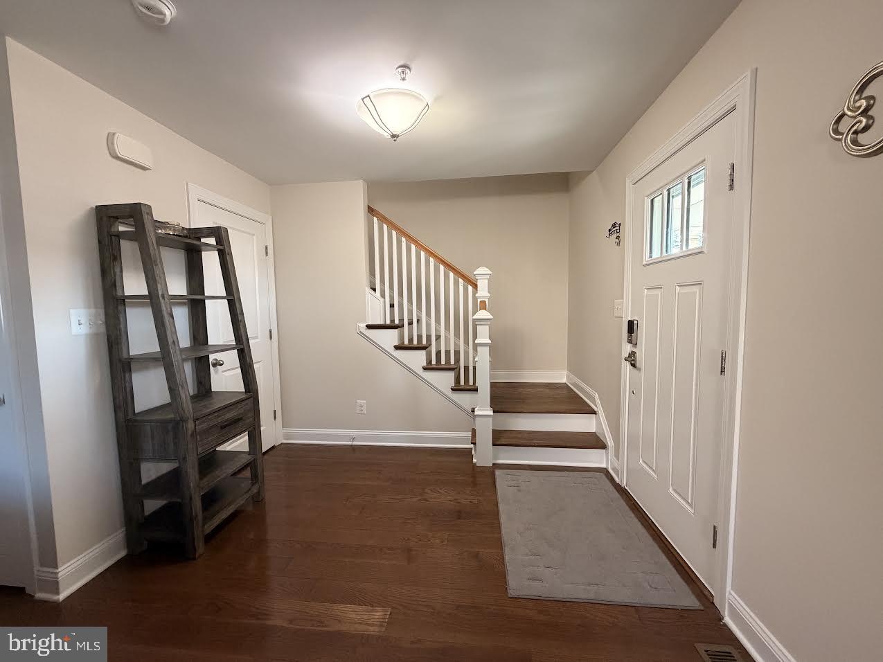 WOODLAND BEACH - Residential