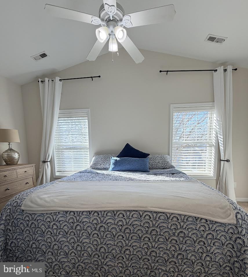 WOODLAND BEACH - Residential