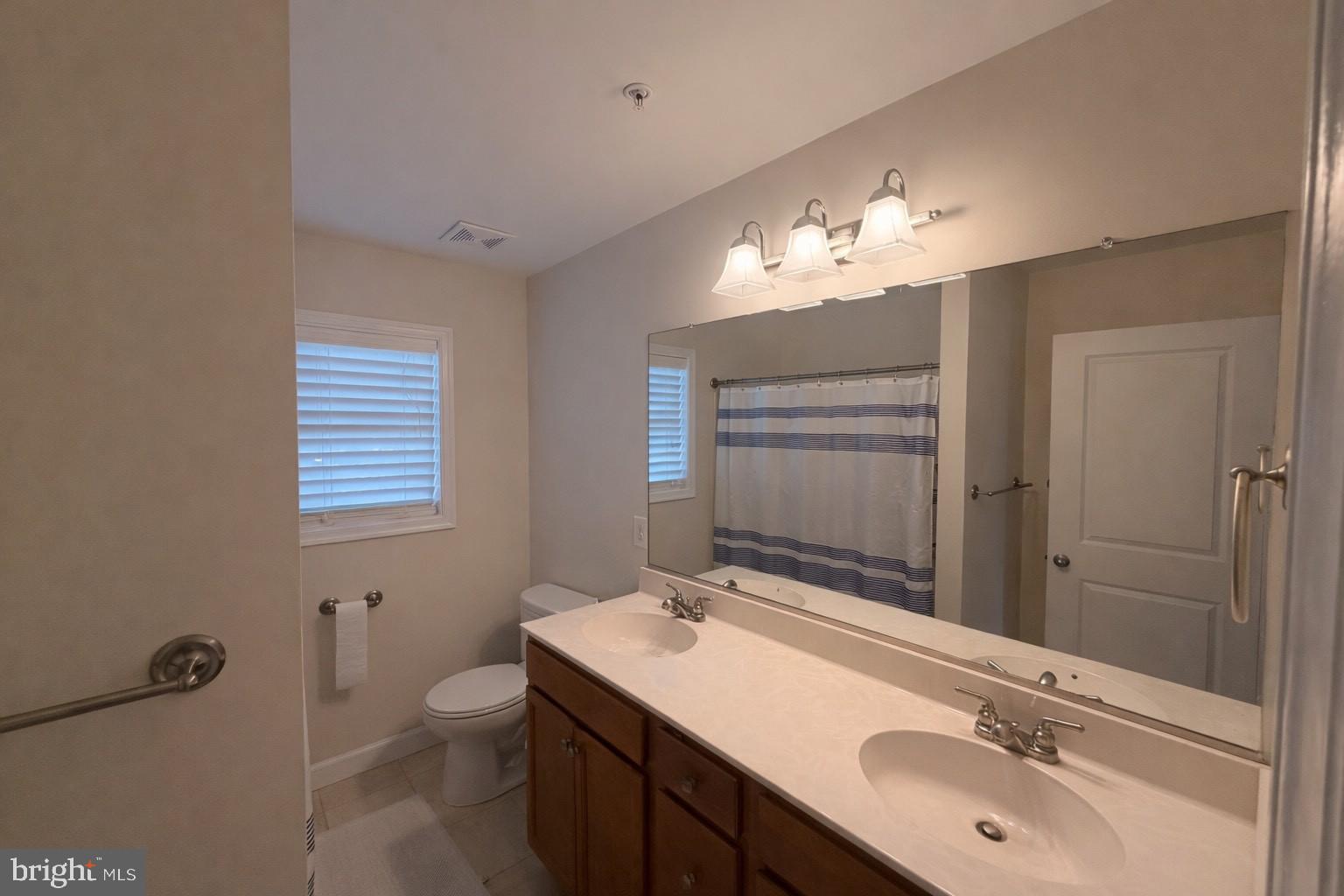 WOODLAND BEACH - Residential