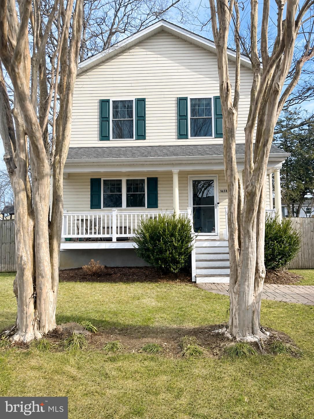 WOODLAND BEACH - Residential