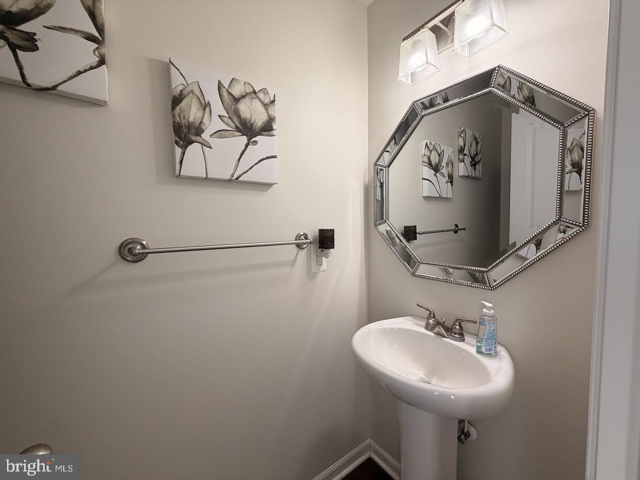 WOODLAND BEACH - Residential