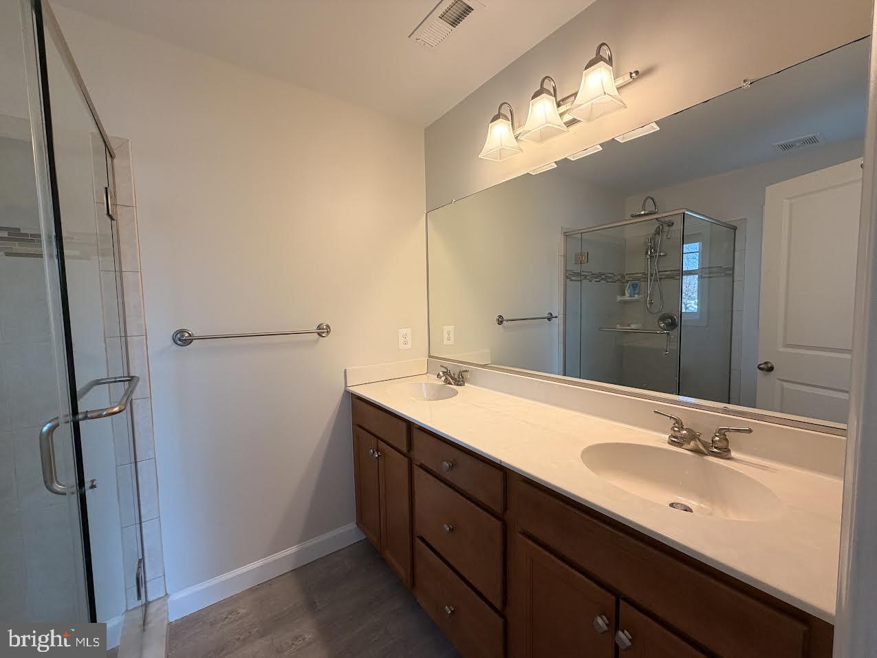 WOODLAND BEACH - Residential