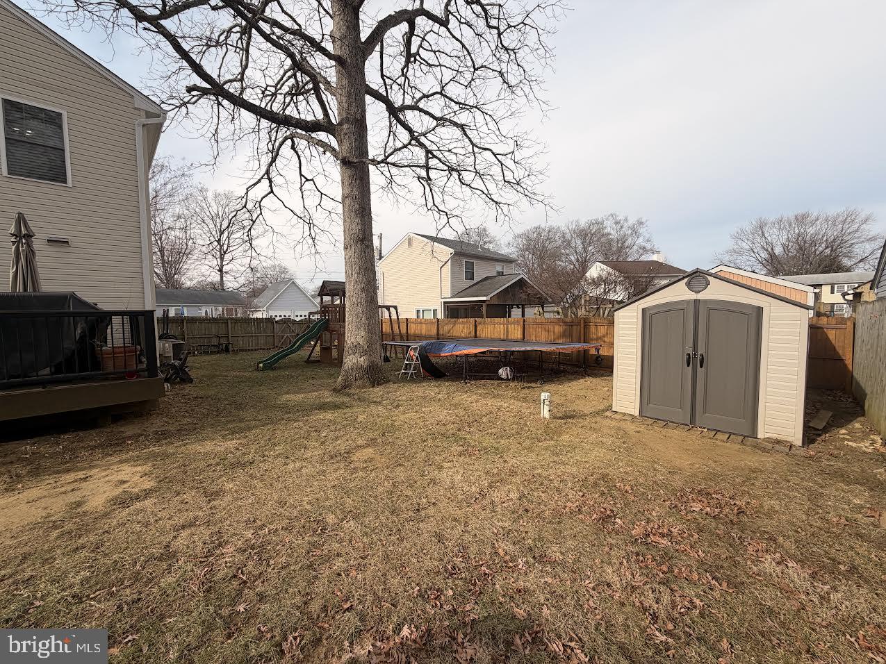 WOODLAND BEACH - Residential