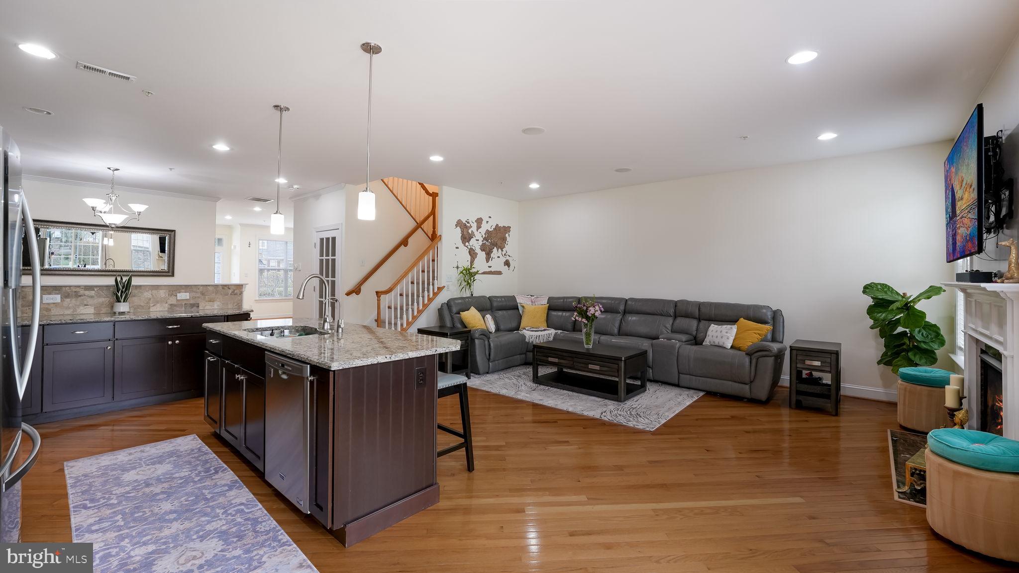 TH AT HERITAGE CNTR - Residential
