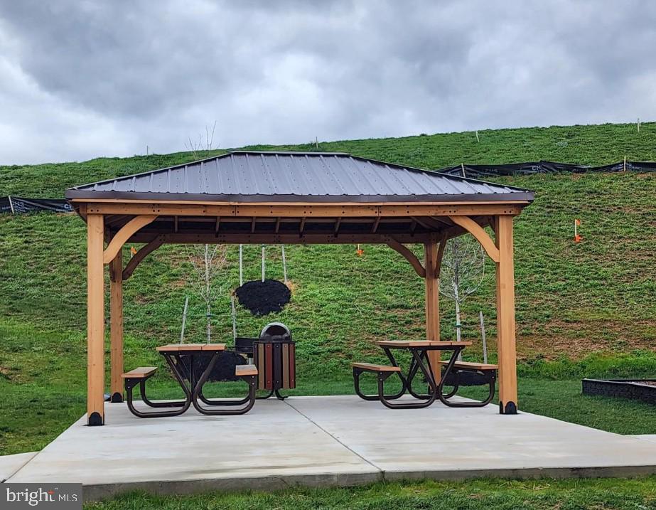 FALLING WATERS - Residential Lease