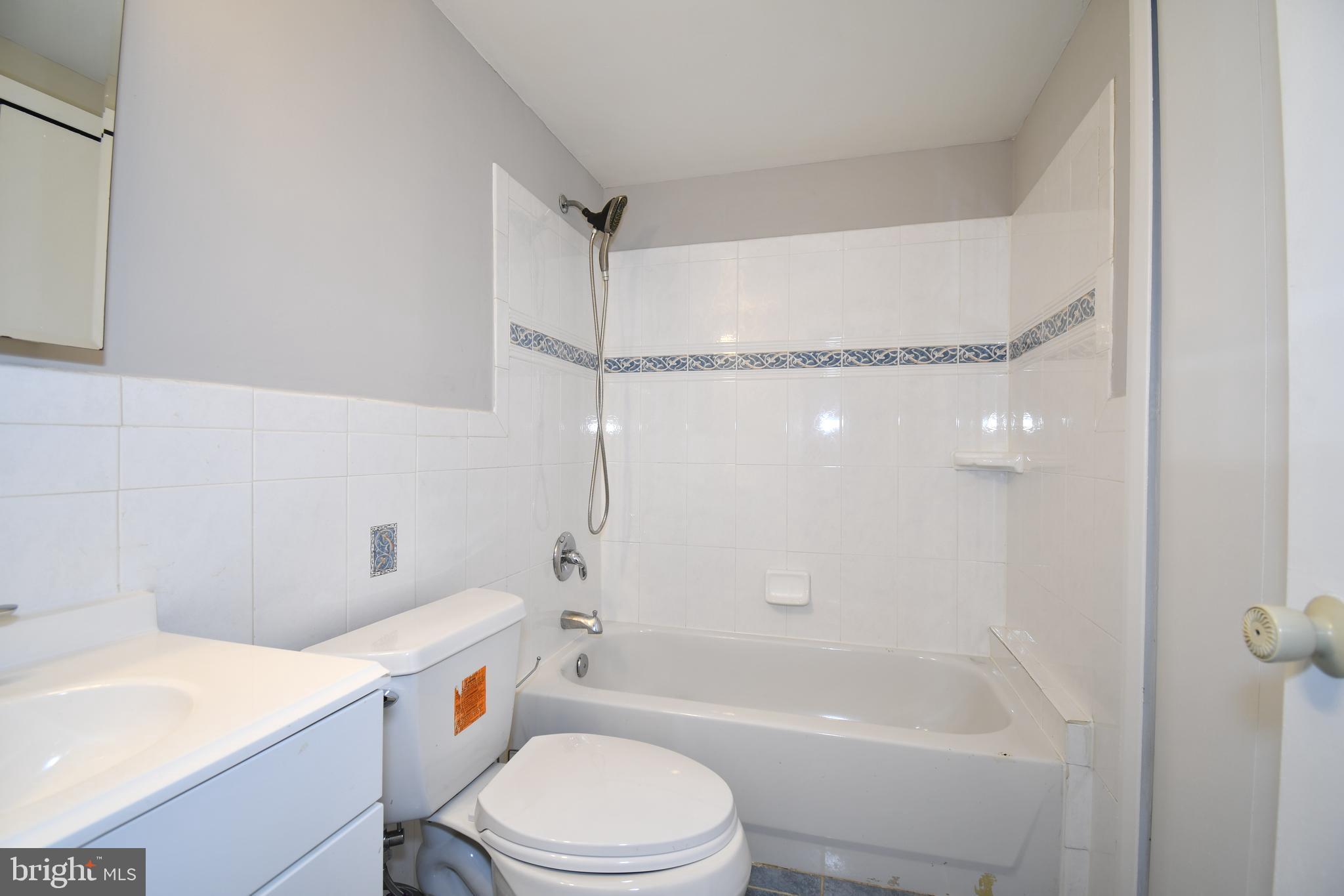 VILLAGE OF OWEN BROWN - Residential Lease