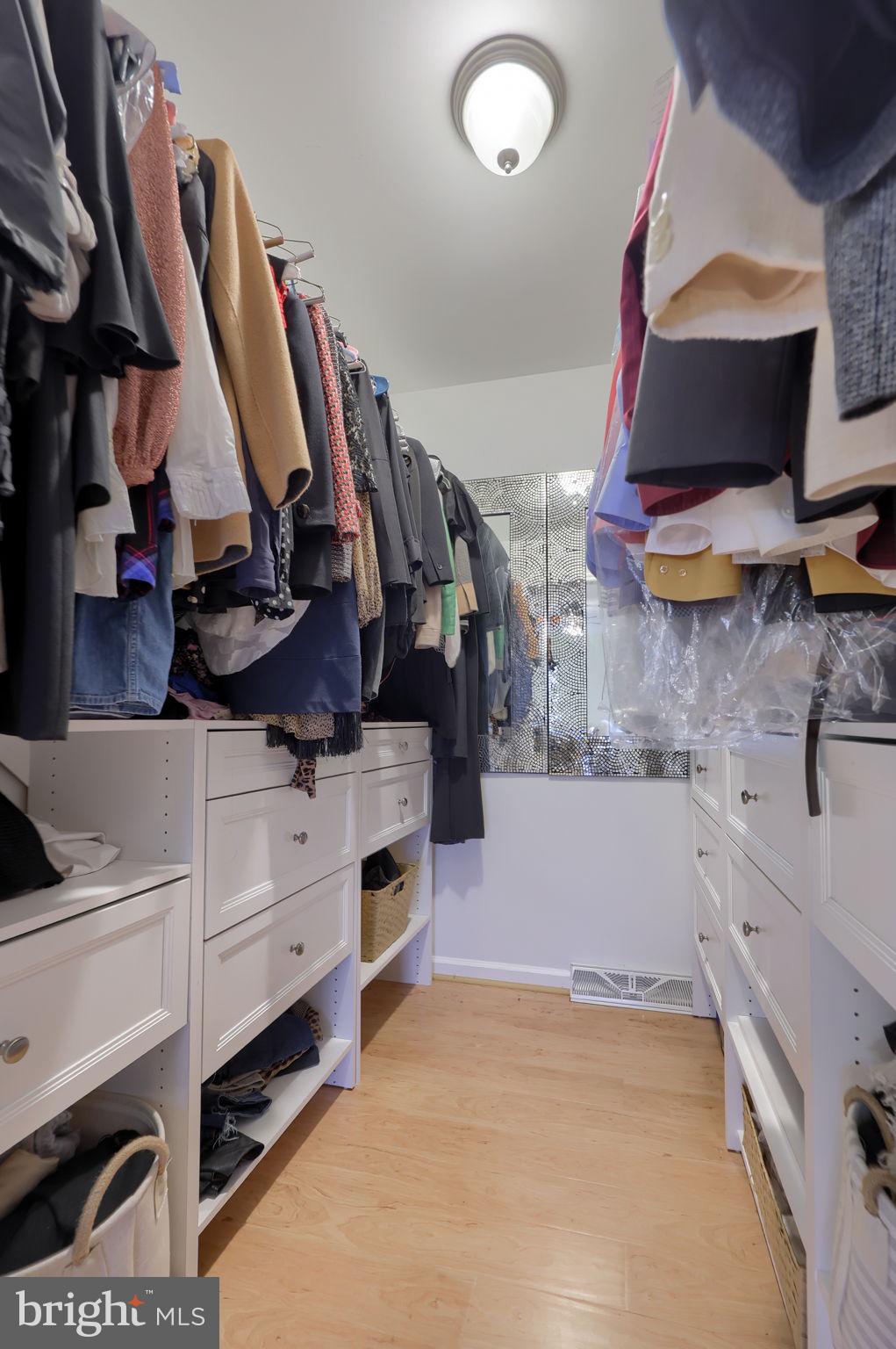 THE OAKS - Residential