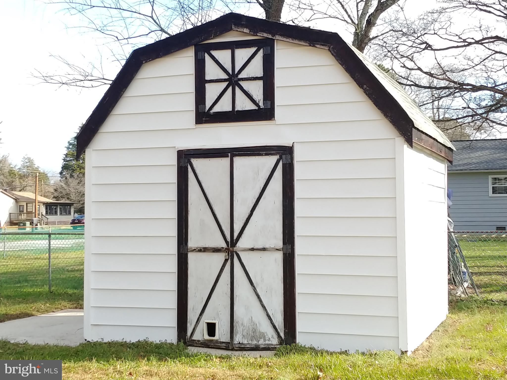 GOLDEN BEACH - Residential