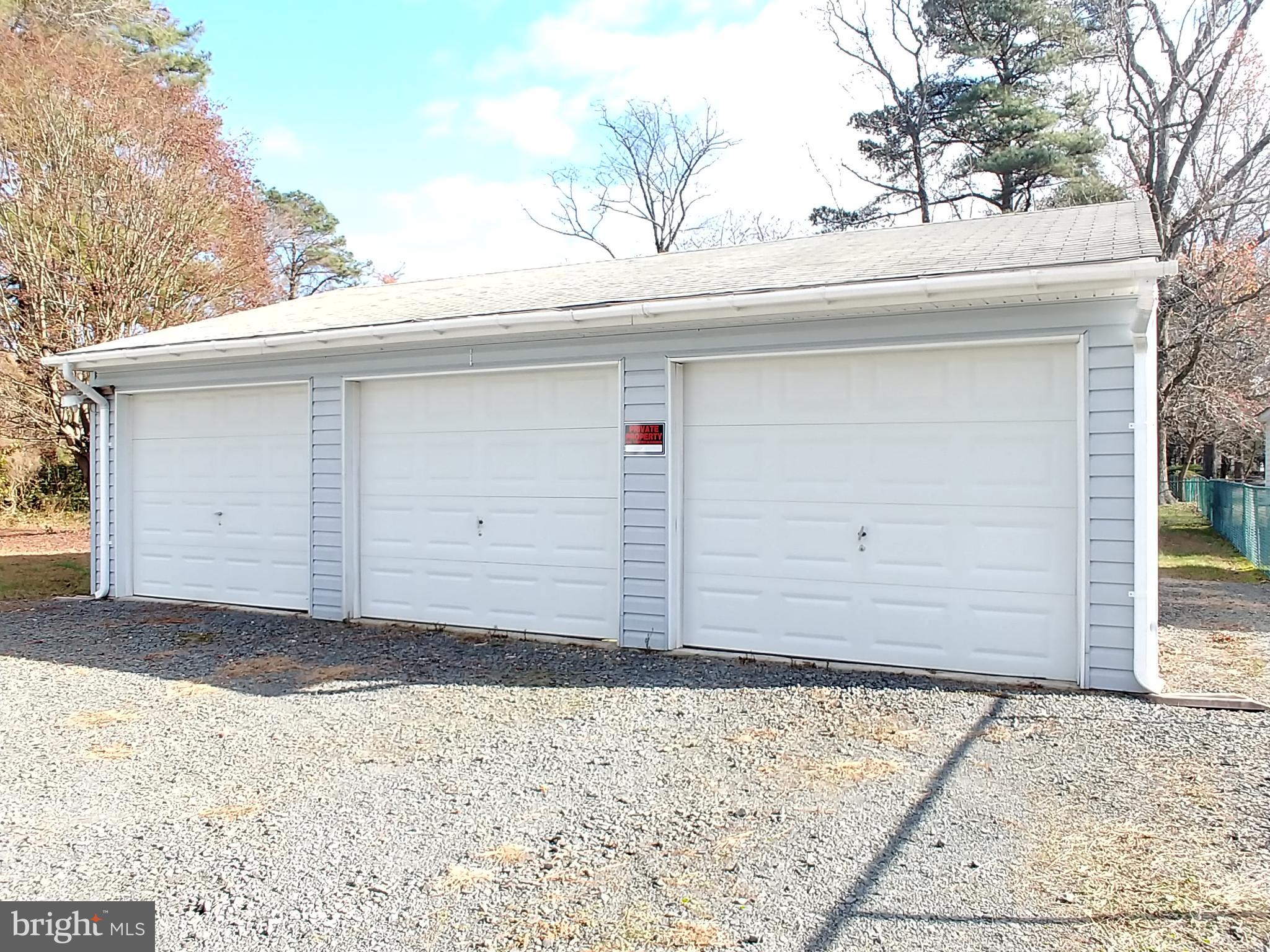 GOLDEN BEACH - Residential