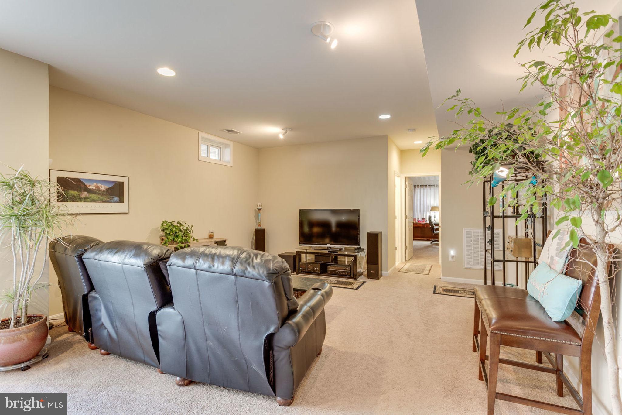 STONEWALL MANOR - Residential