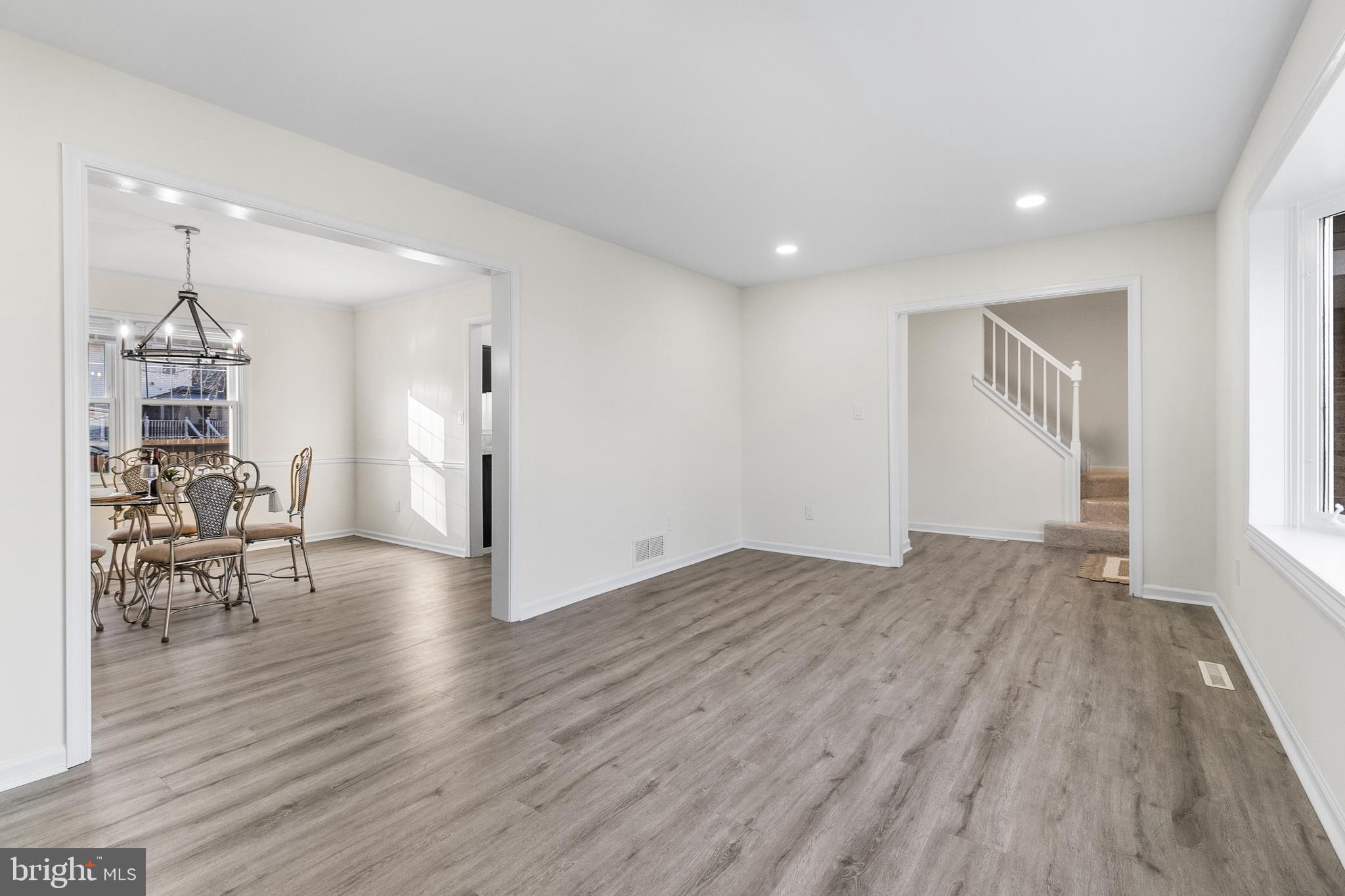 210 W SILVER FOX ROAD