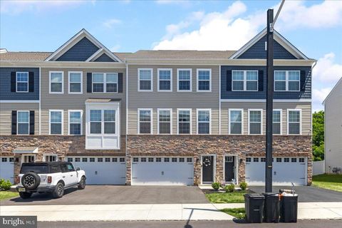 Townhouse For Rent - 435 Monte Farm Road<br/> MOUNT LAUREL, NJ 08054