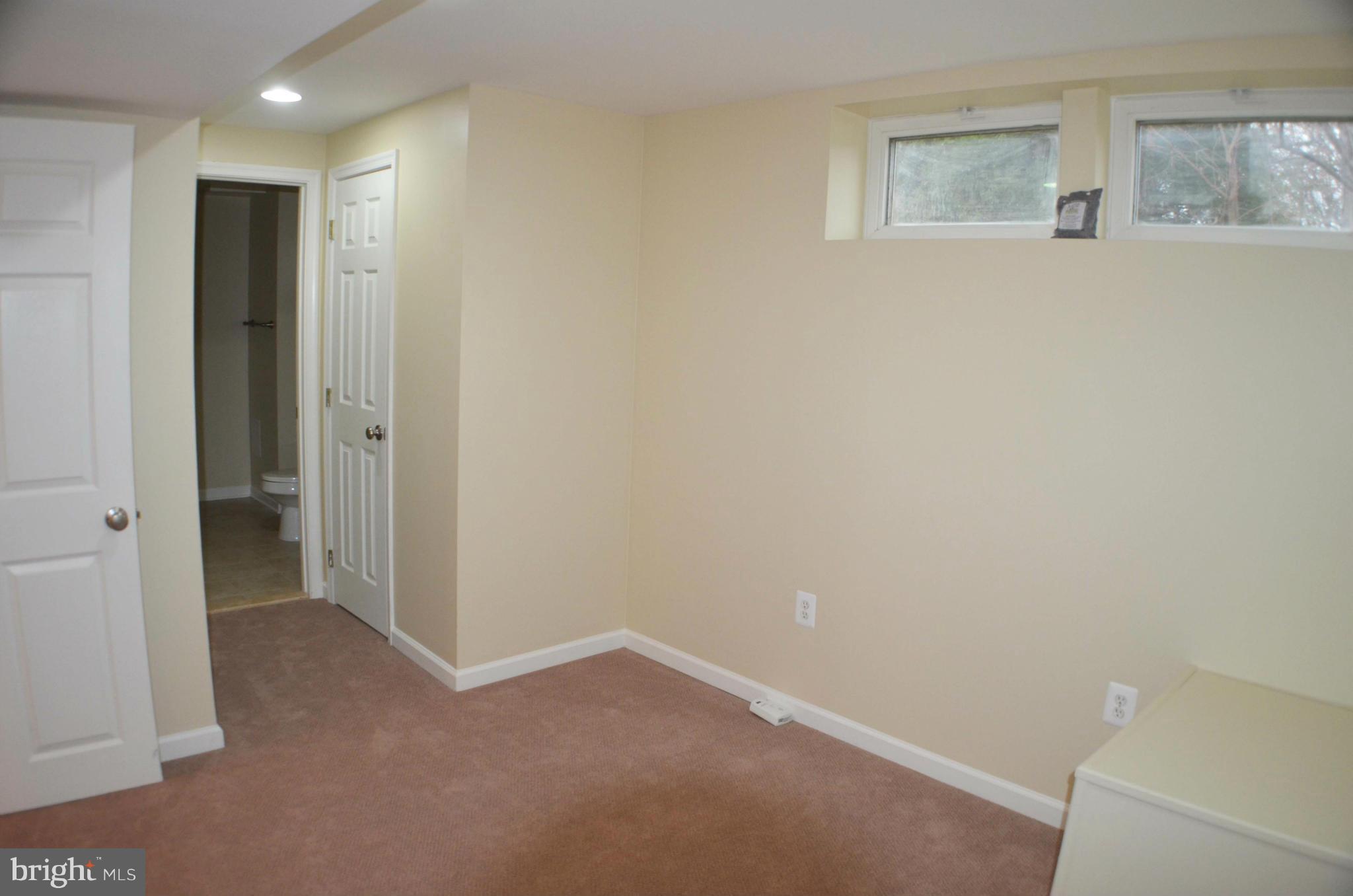 FOX MILL ESTATES - Residential Lease