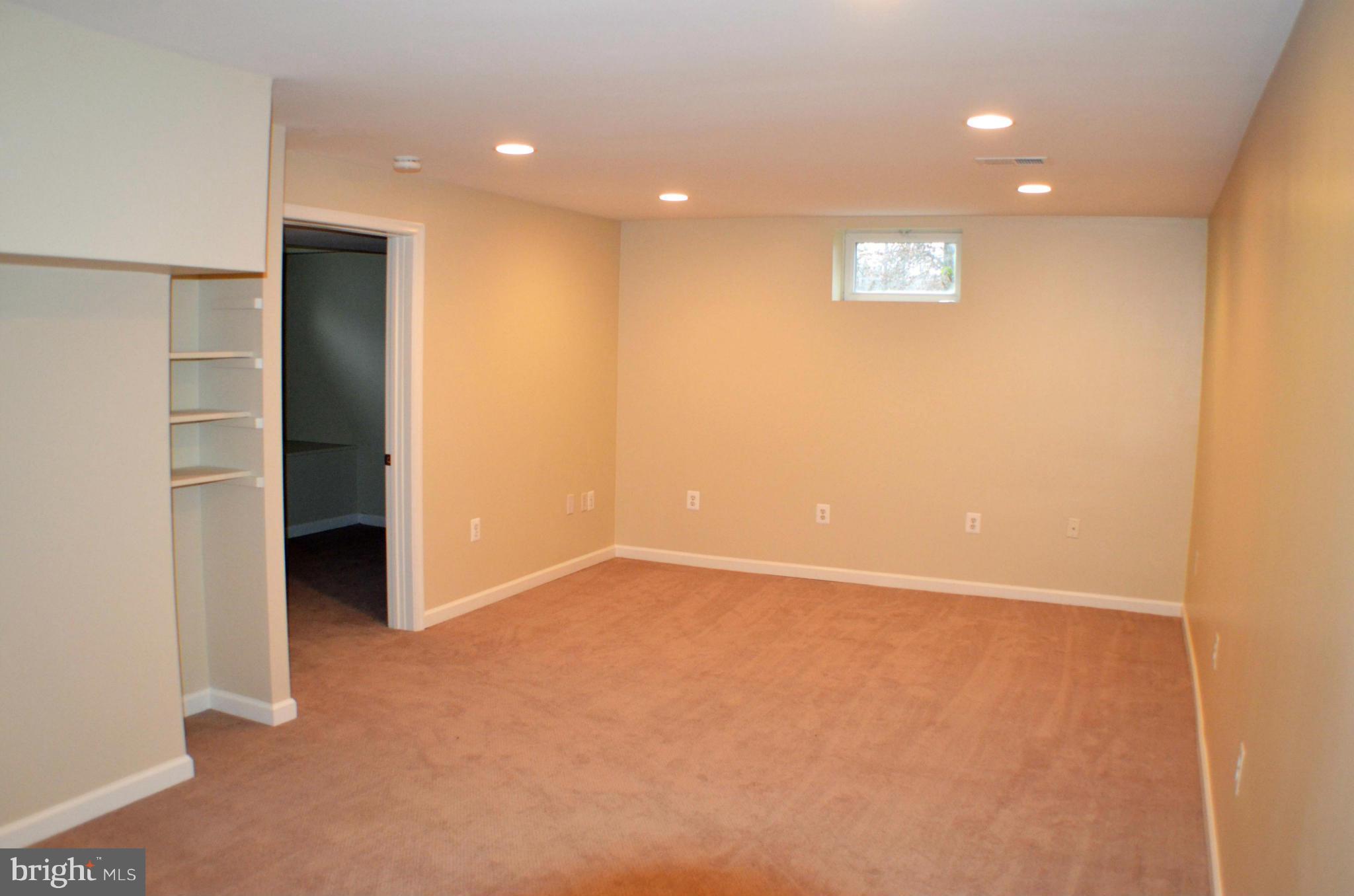 FOX MILL ESTATES - Residential Lease