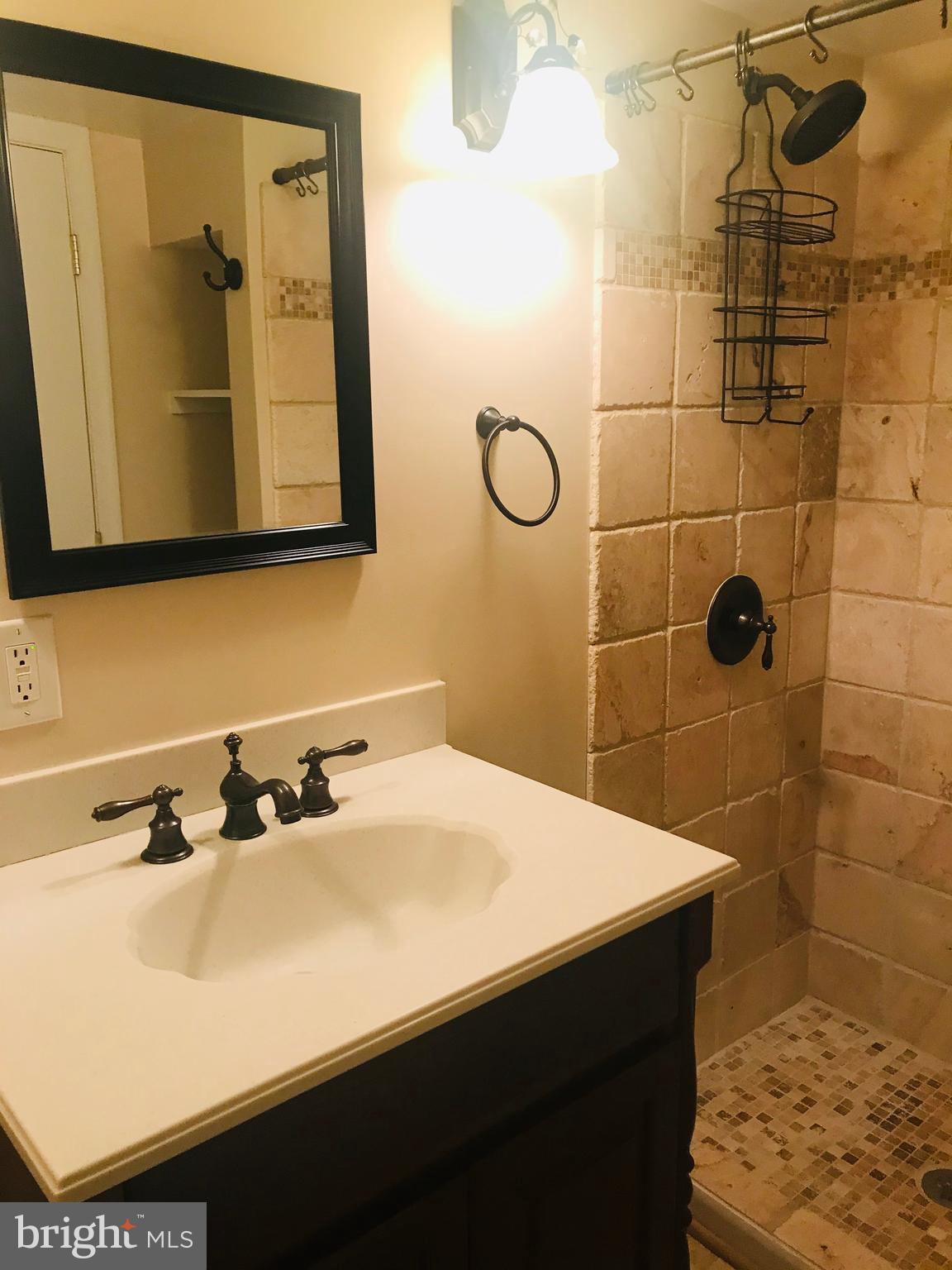 JEFFERSON MANOR - Residential Lease