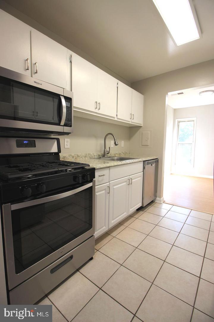 CANTERBURY SQUARE - Residential Lease