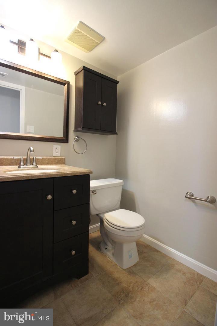 CANTERBURY SQUARE - Residential Lease