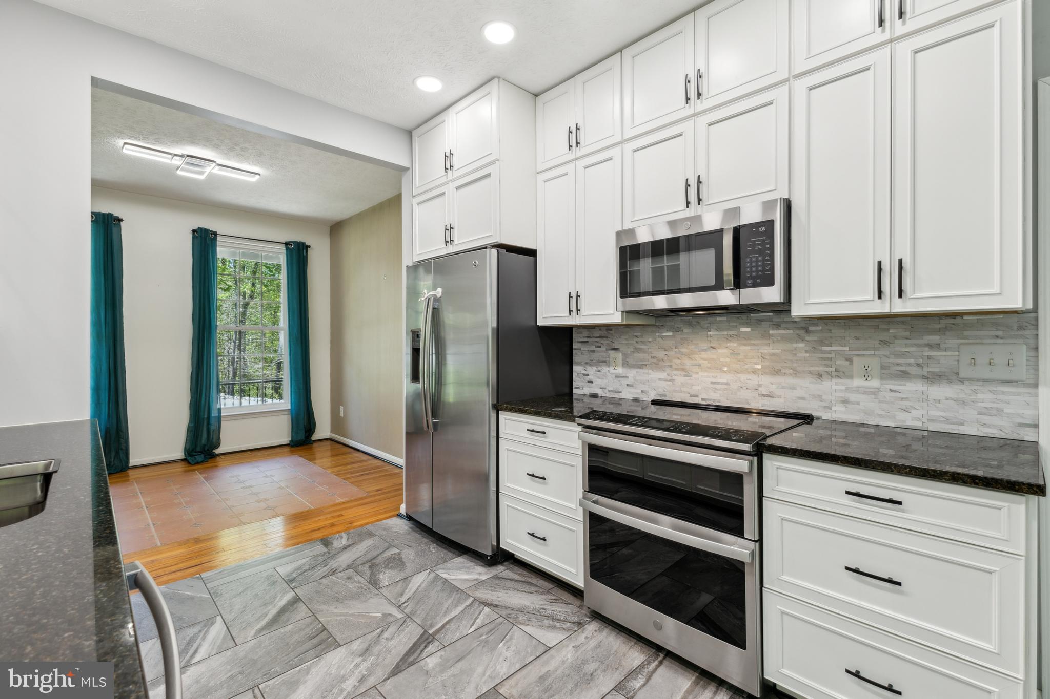 PRESIDENTIAL LAKES - Residential