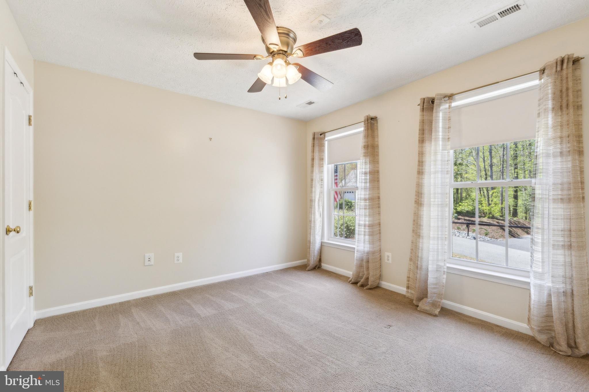 PRESIDENTIAL LAKES - Residential