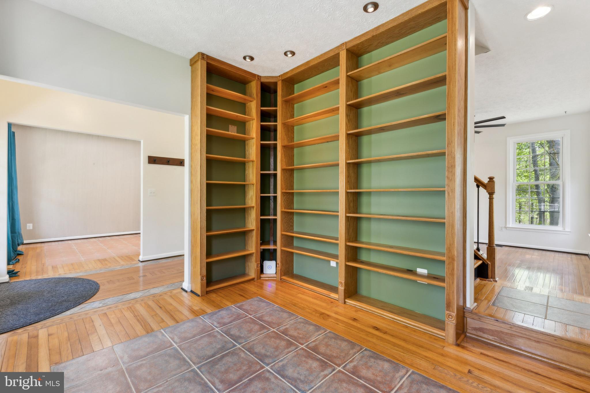 PRESIDENTIAL LAKES - Residential