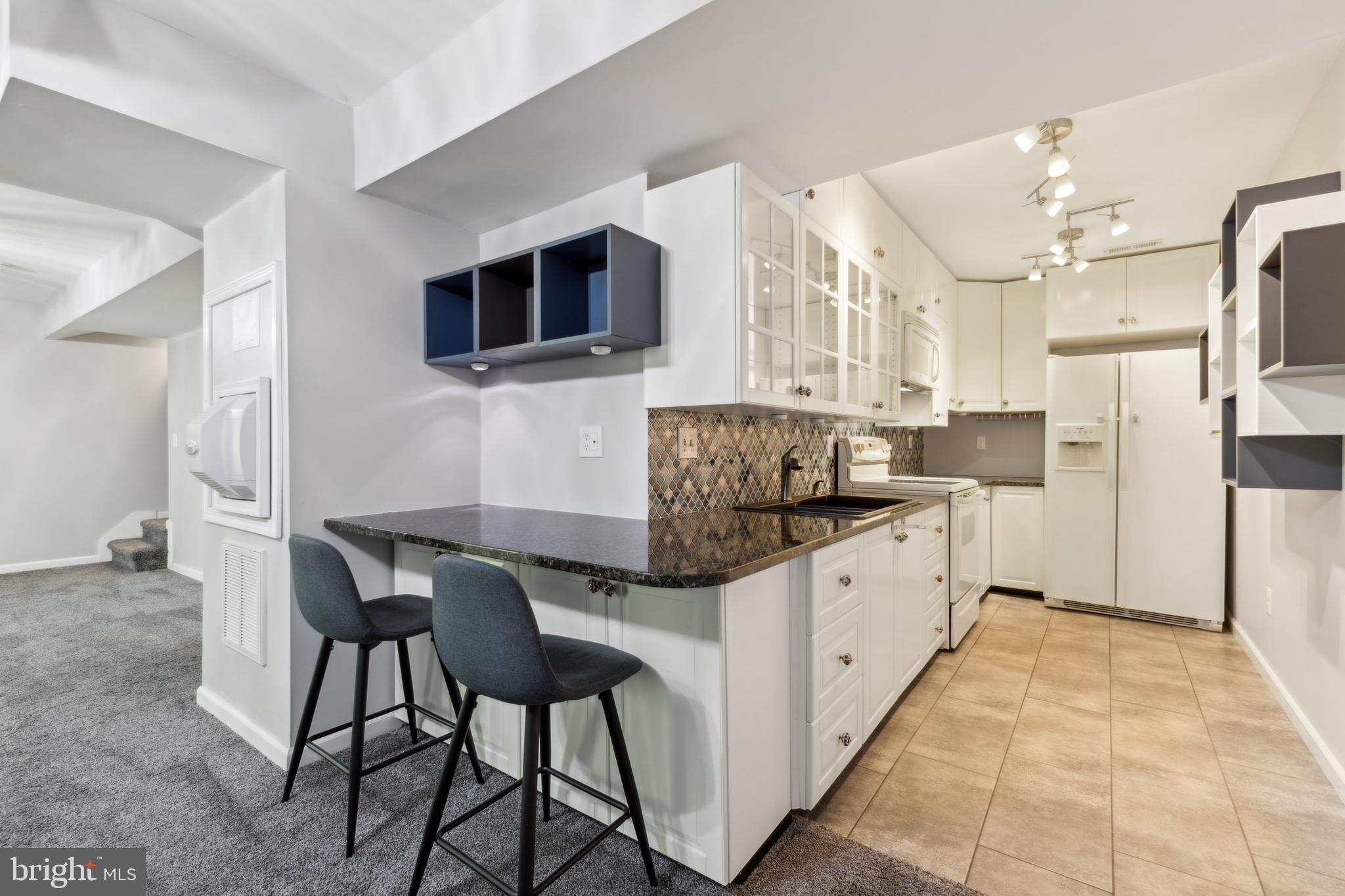 PRESIDENTIAL LAKES - Residential