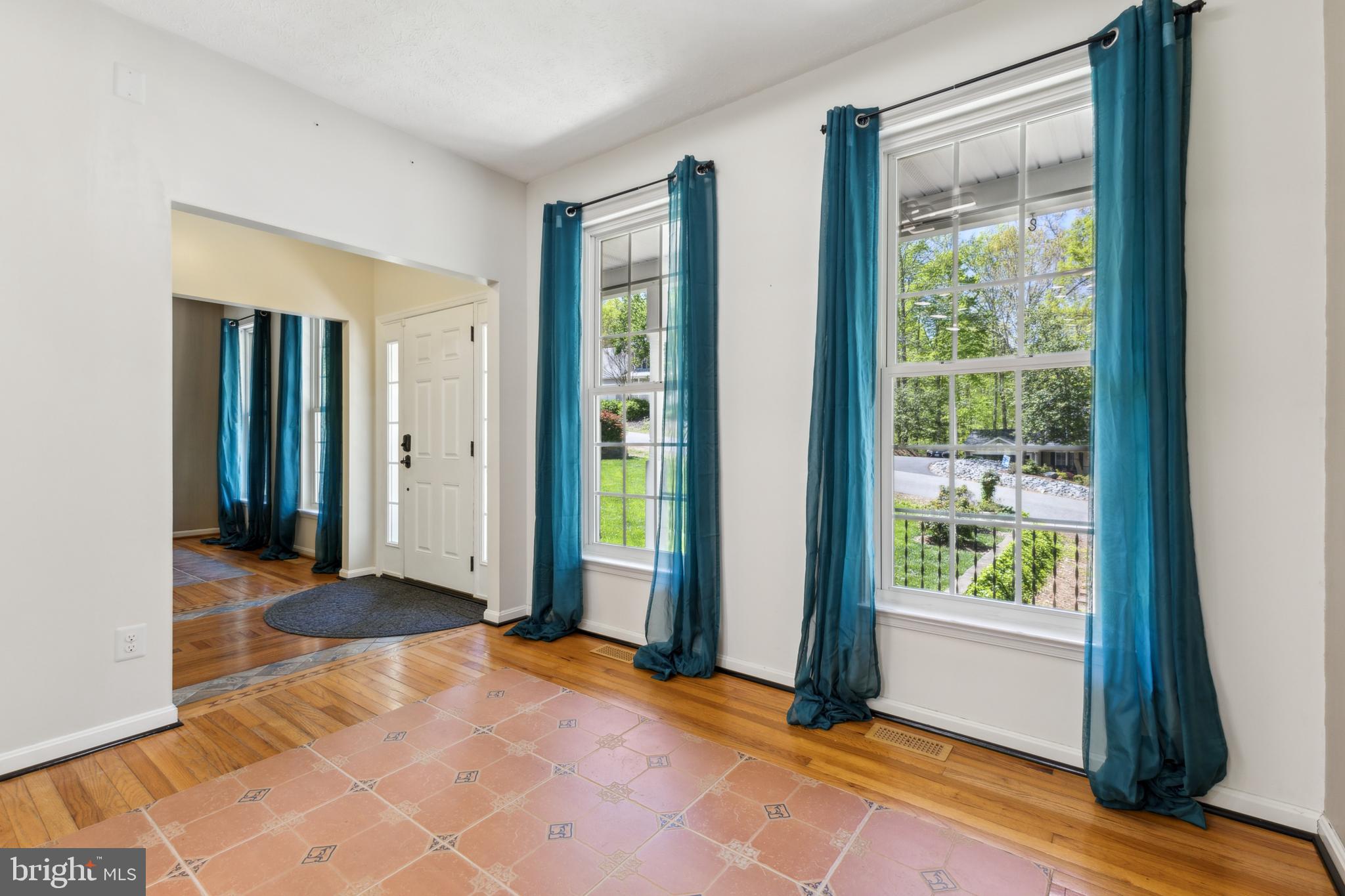 PRESIDENTIAL LAKES - Residential