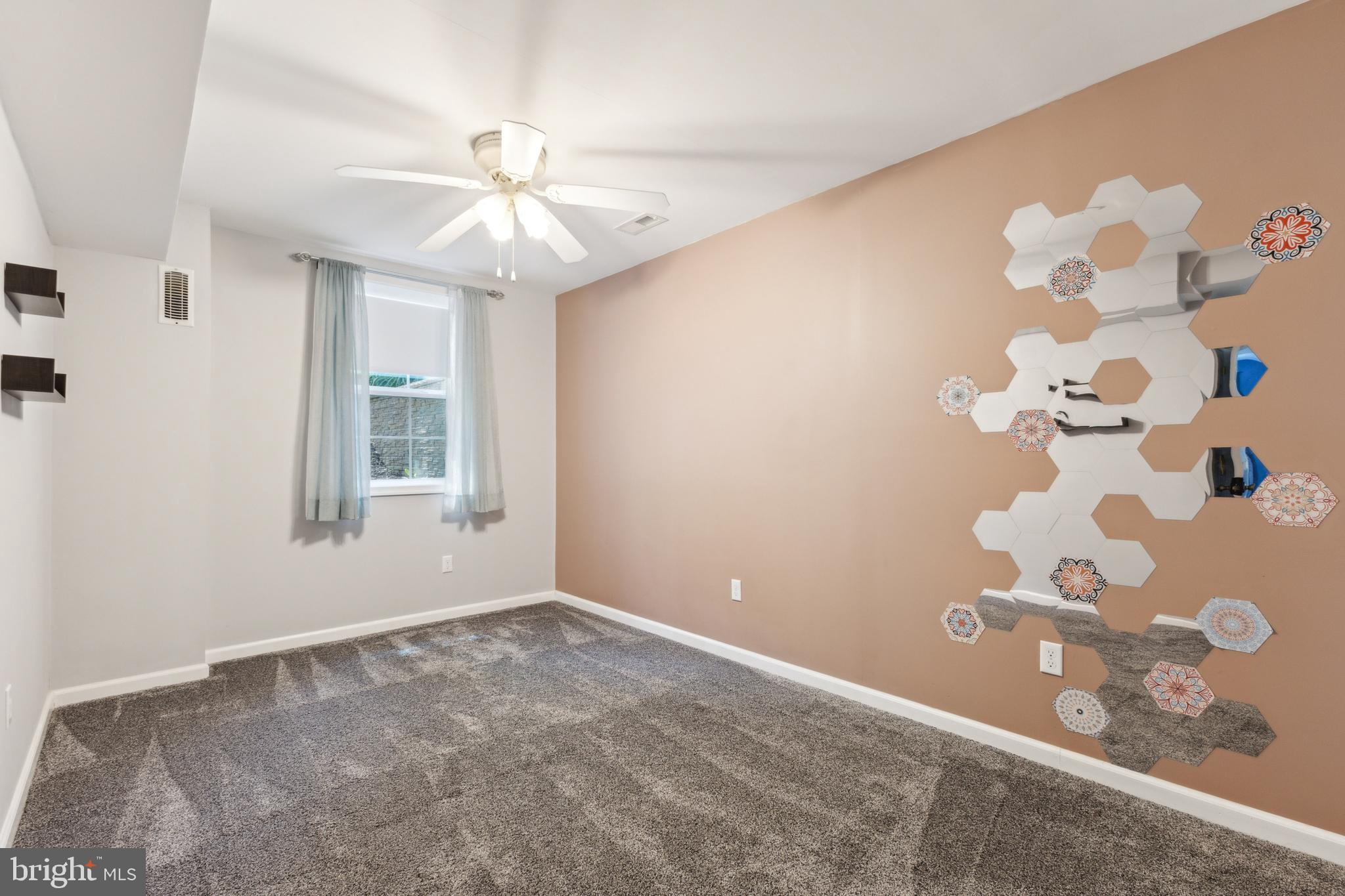 PRESIDENTIAL LAKES - Residential