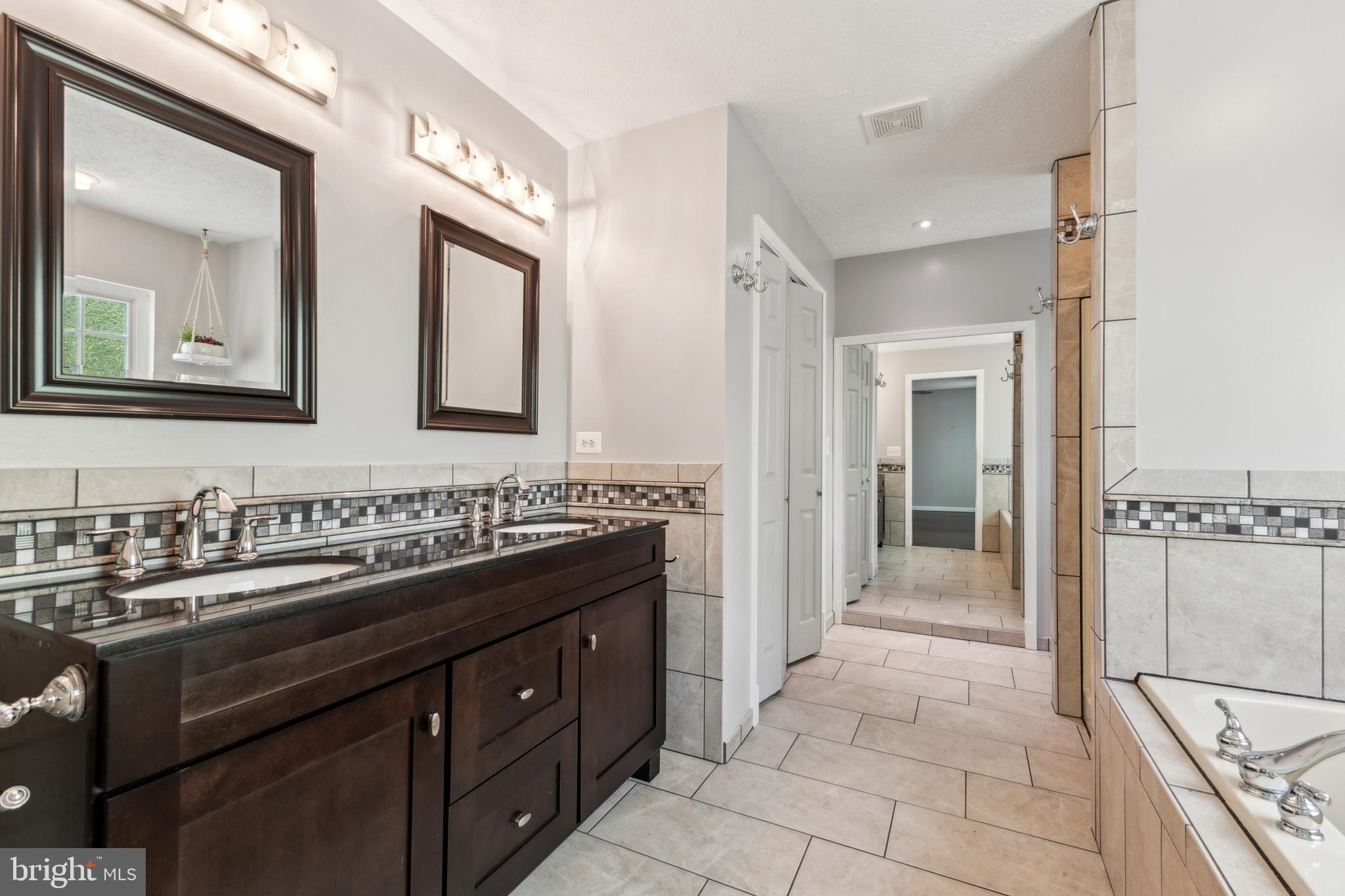 PRESIDENTIAL LAKES - Residential