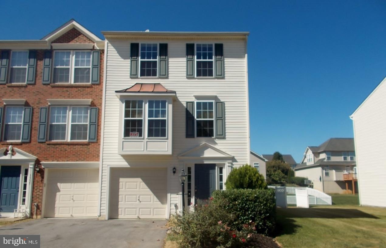 LAKELAND PLACE - Residential