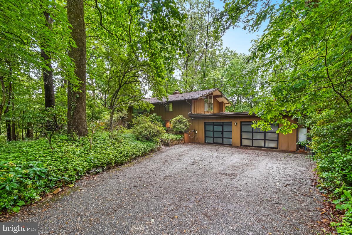 8545 PINEWAY COURT