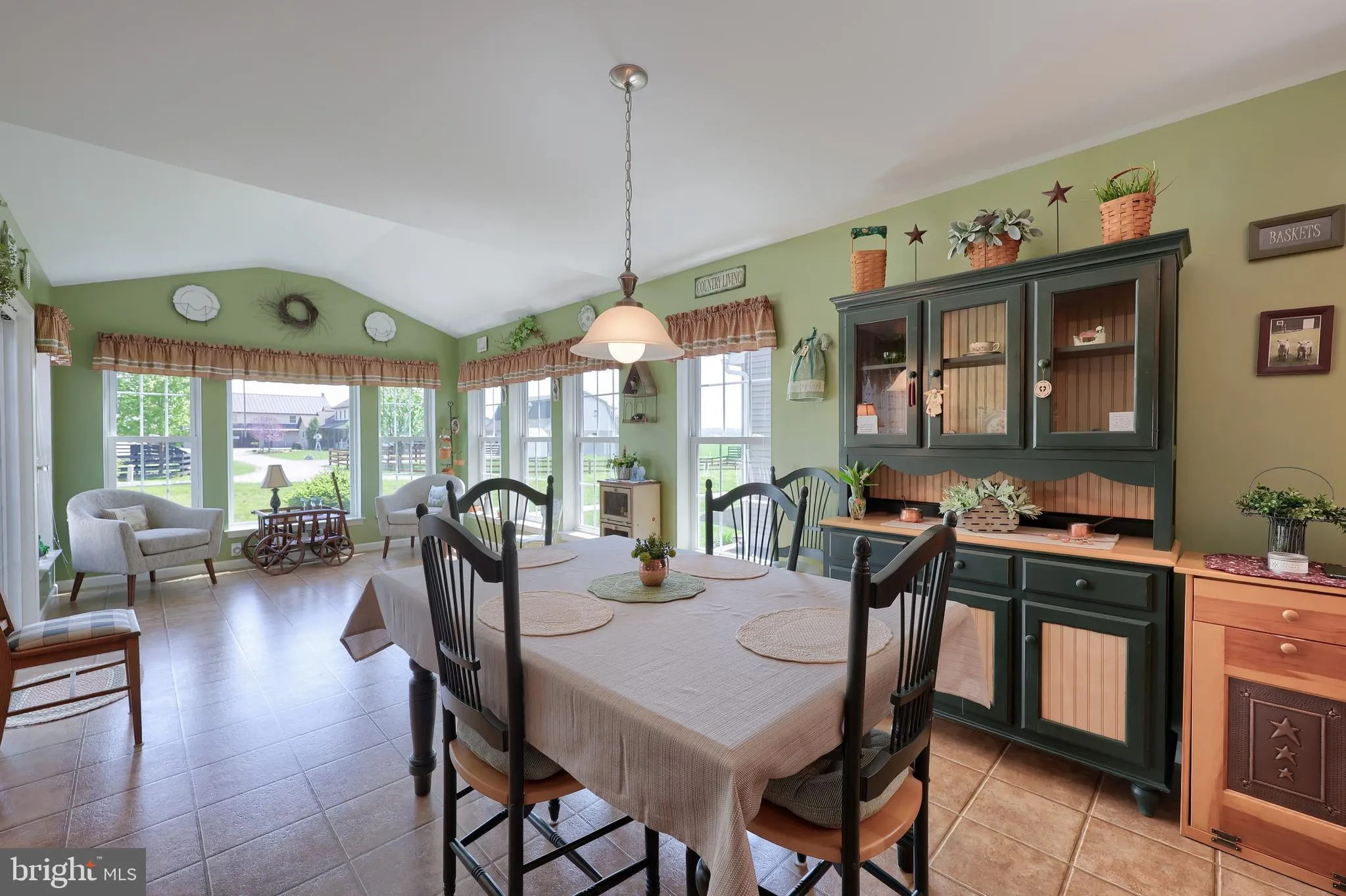 Gordonville, Pennsylvania 17529, United States, 3 Bedrooms Bedrooms, ,2 BathroomsBathrooms,Residential,Pending,123388