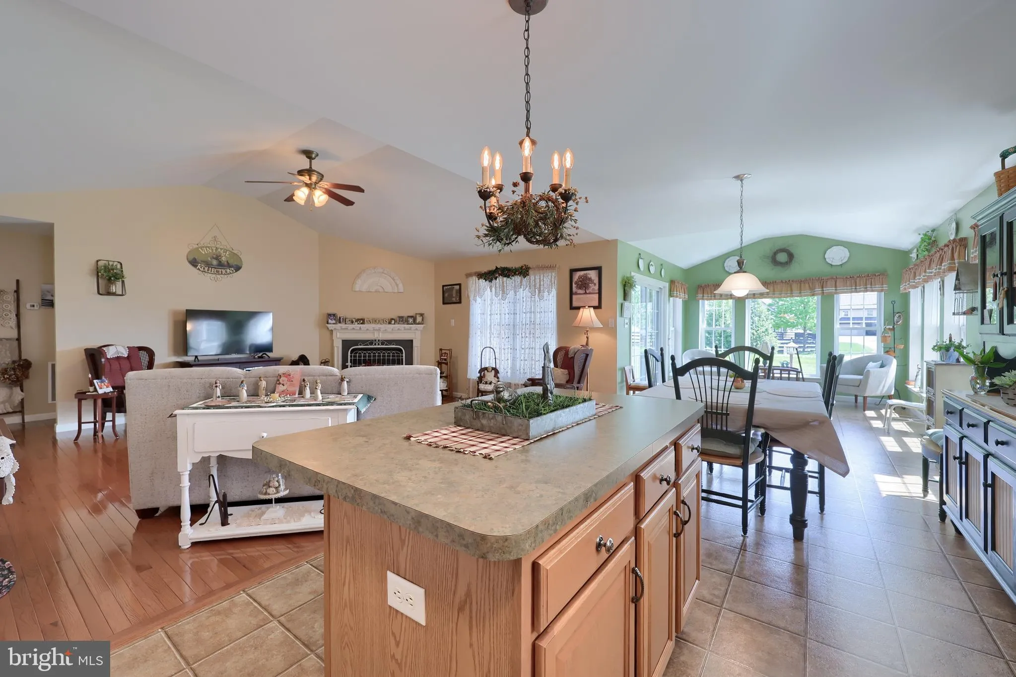 Gordonville, Pennsylvania 17529, United States, 3 Bedrooms Bedrooms, ,2 BathroomsBathrooms,Residential,Pending,123388