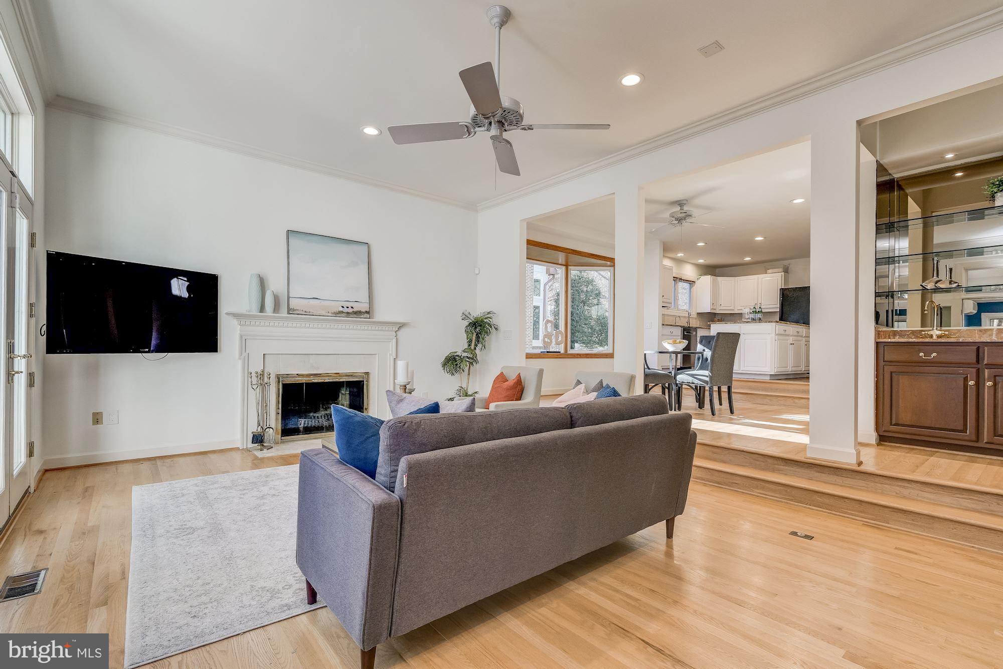 CARDEROCK SPRINGS - Residential