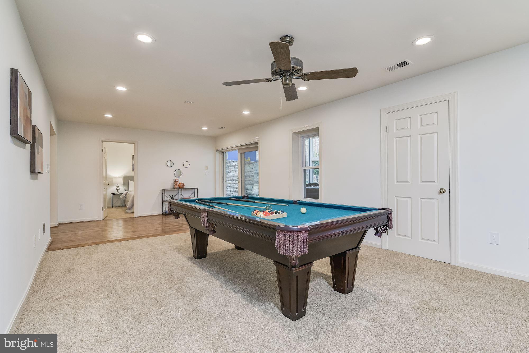 CARDEROCK SPRINGS - Residential