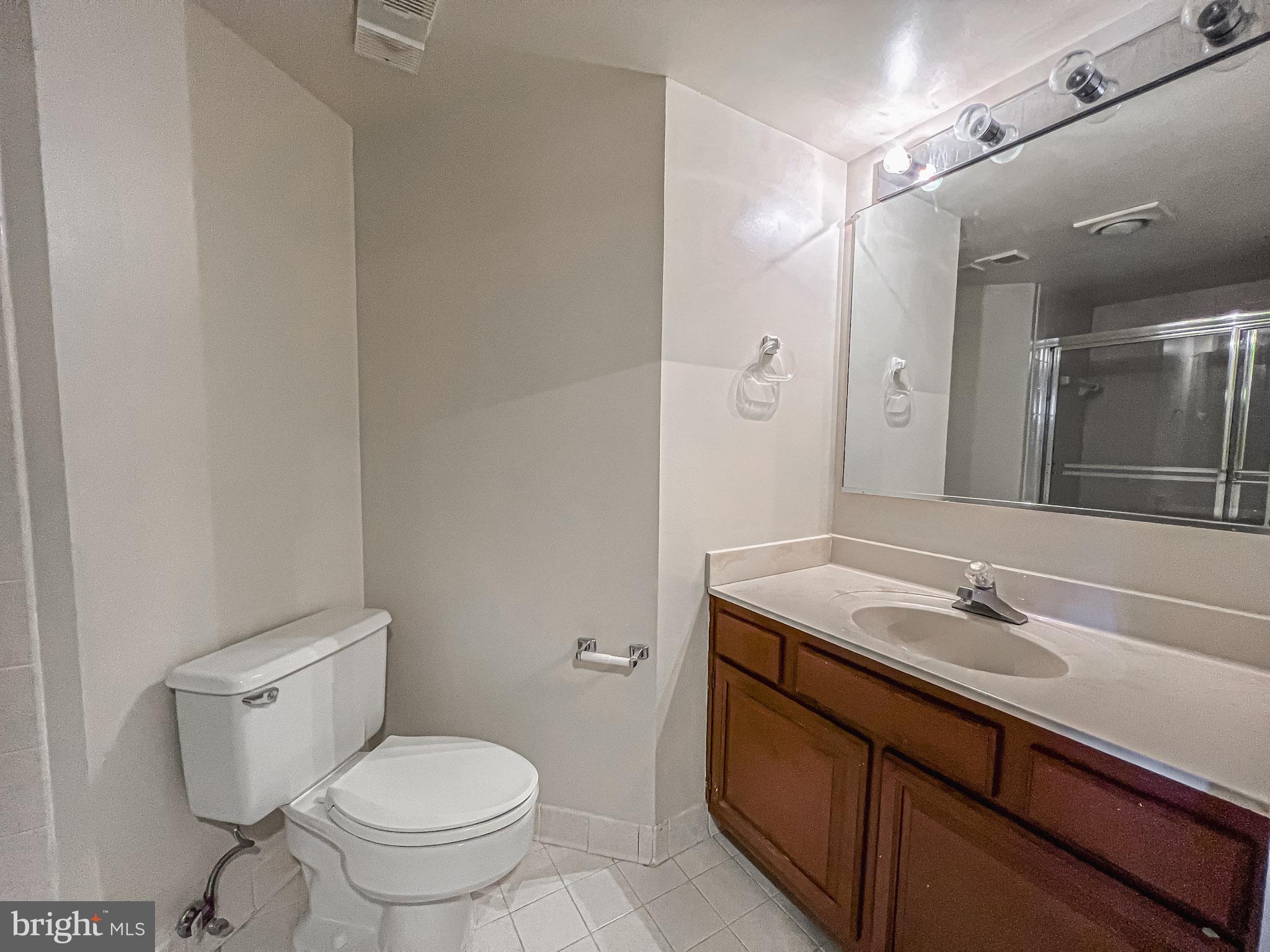 SKYLINE SQUARE CONDO - Residential Lease