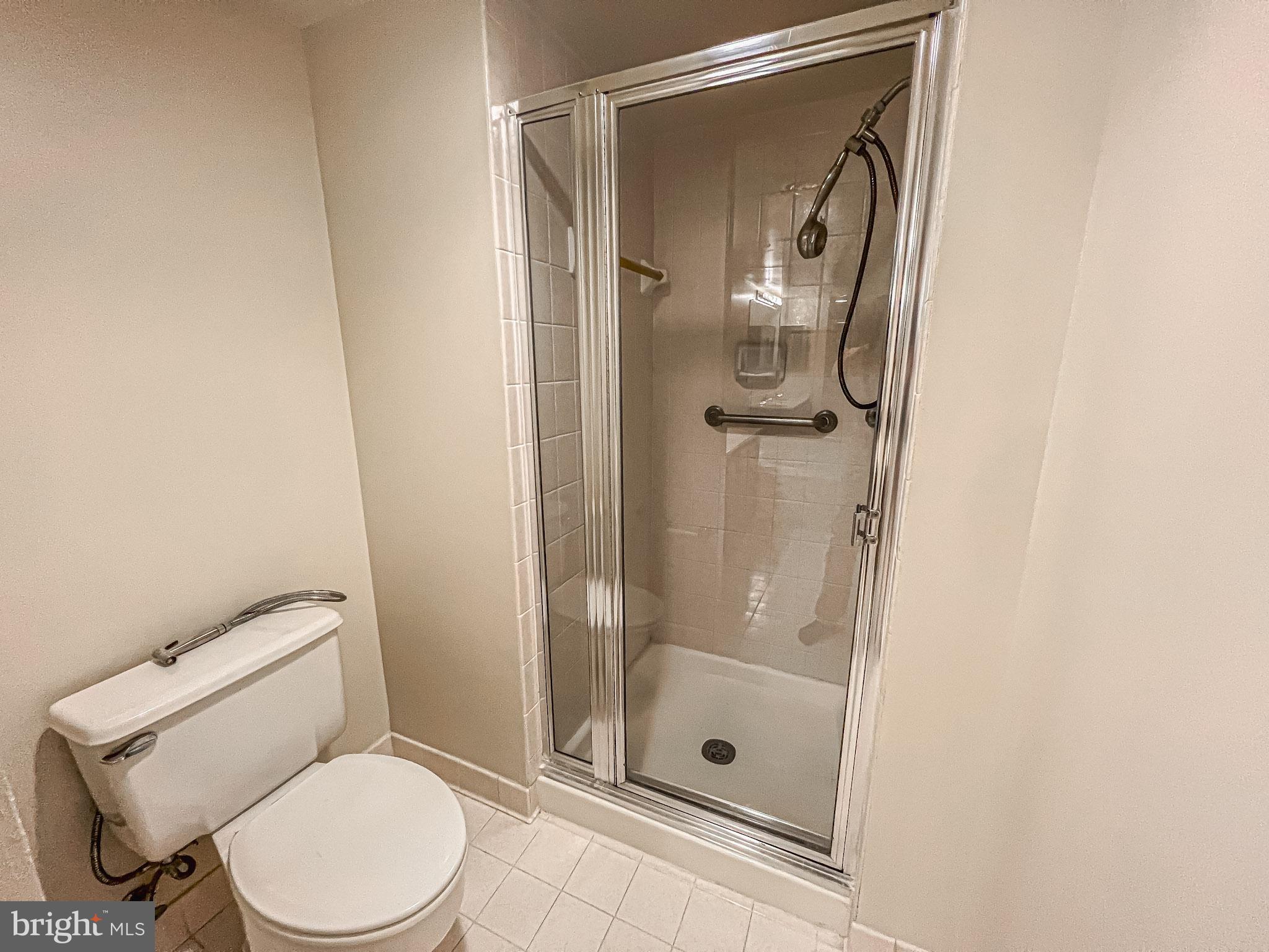 SKYLINE SQUARE CONDO - Residential Lease