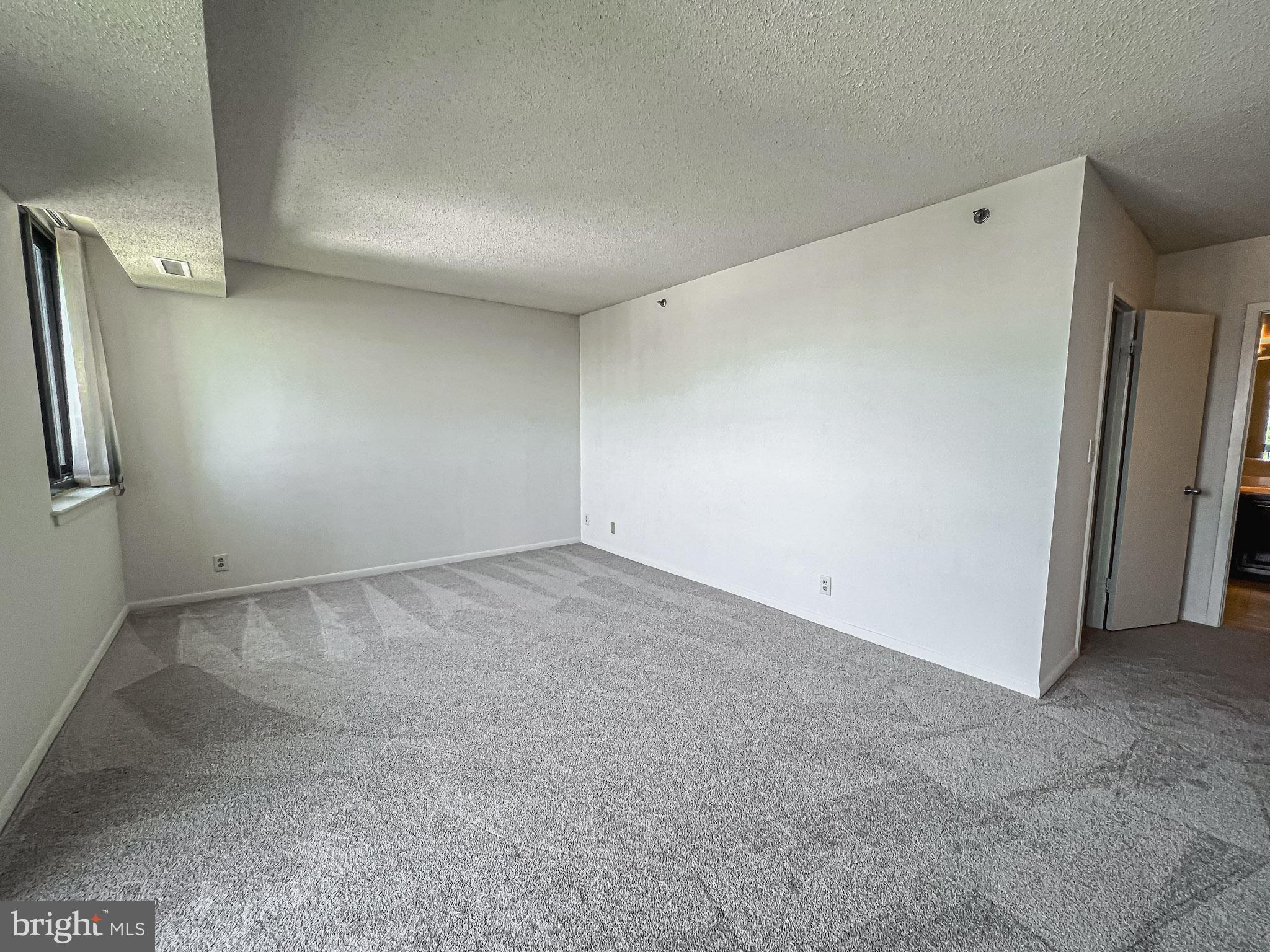 SKYLINE SQUARE CONDO - Residential Lease