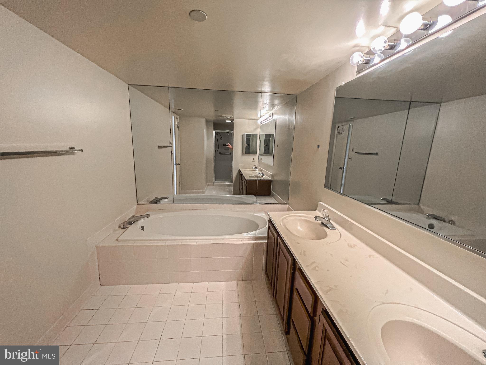 SKYLINE SQUARE CONDO - Residential Lease