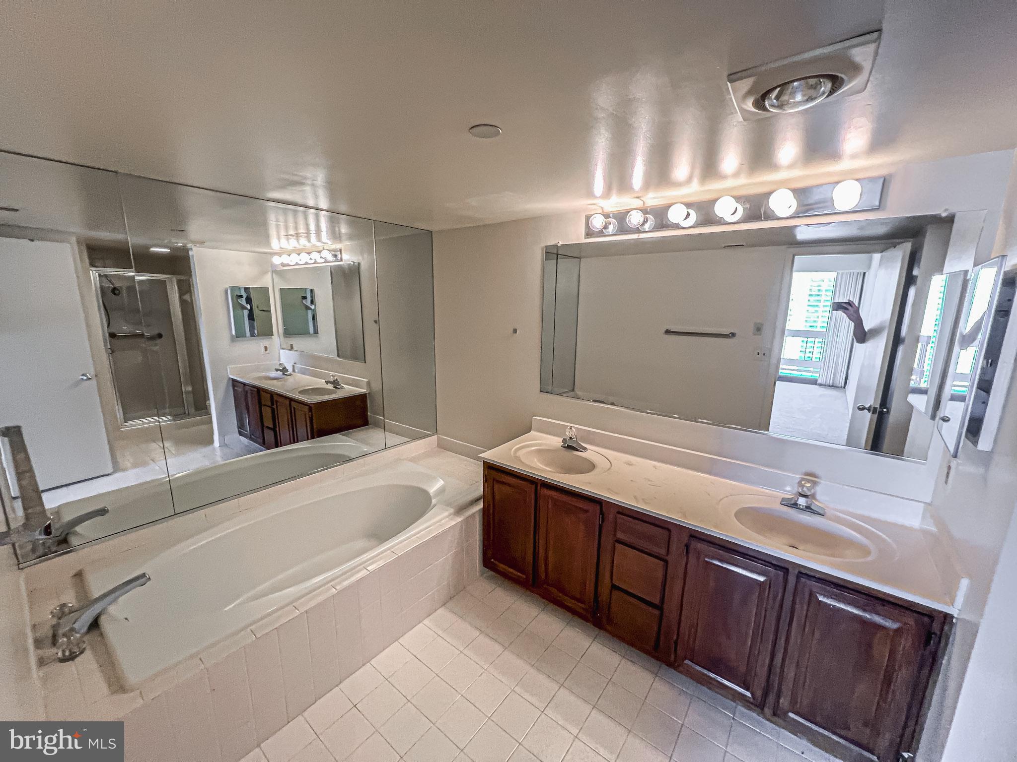 SKYLINE SQUARE CONDO - Residential Lease