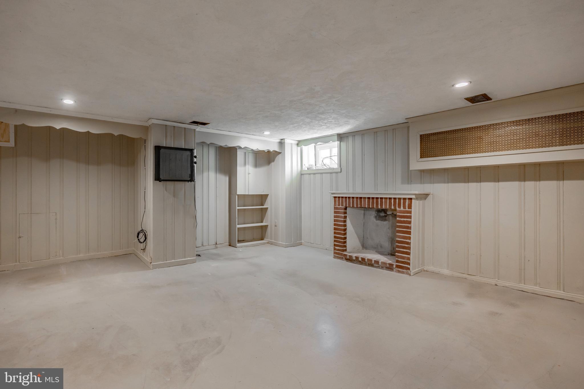 WOODMERE PARK - Residential