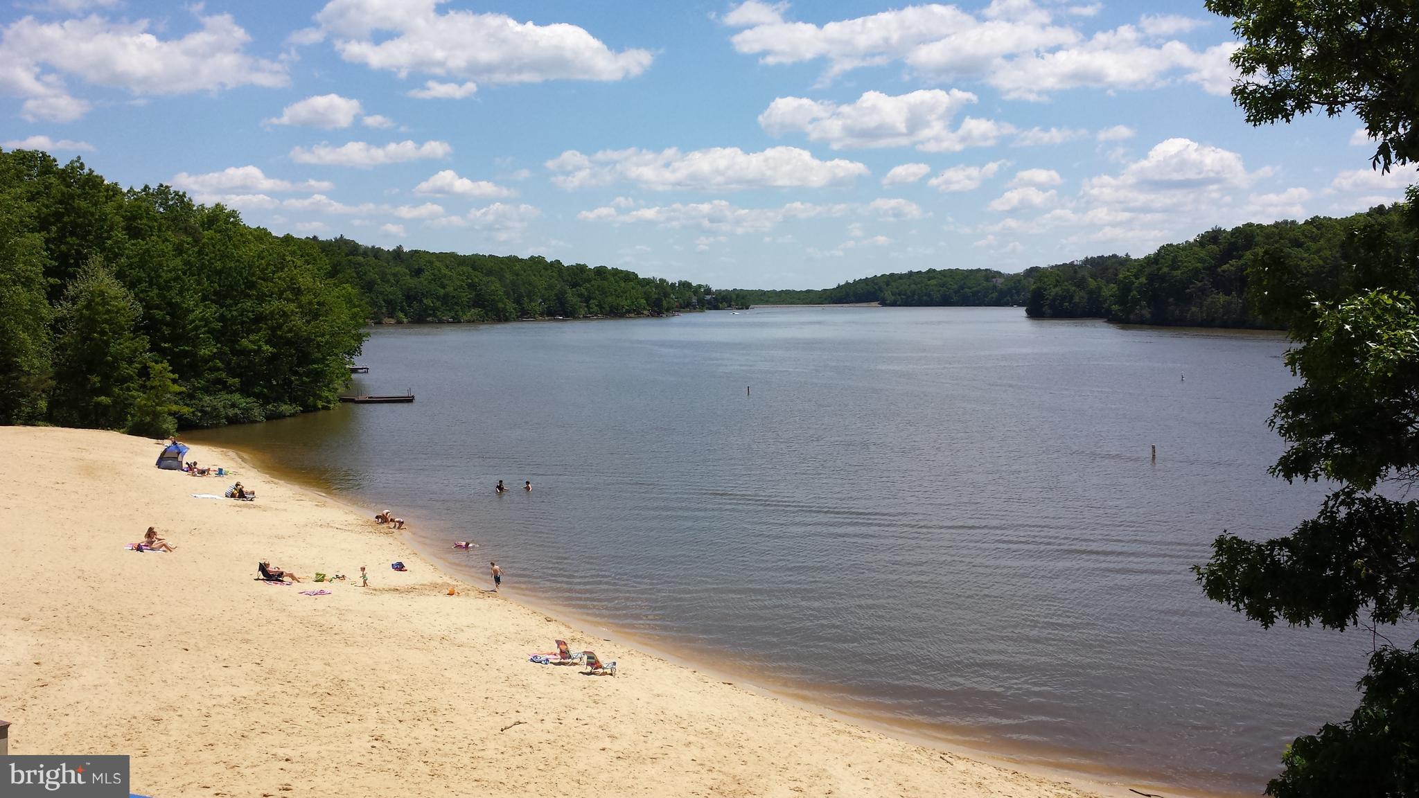 LAKE HOLIDAY ESTATES - Land