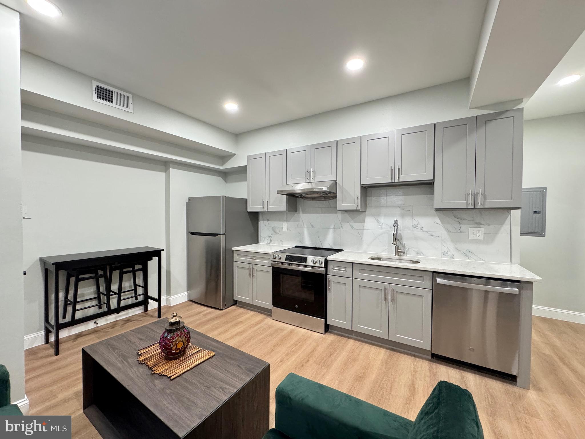 CHINATOWN - Residential Lease