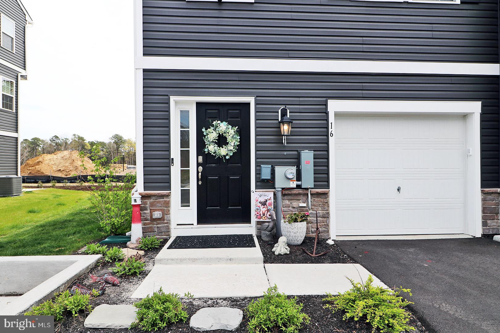 16 BAYBREEZE DRIVE