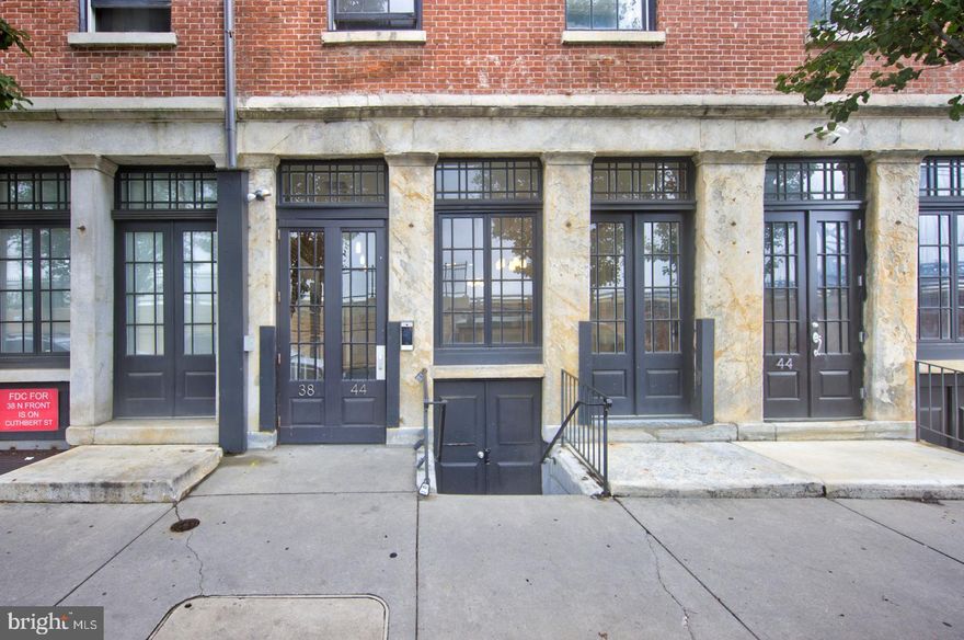 2 bed/2 bath condo with Private entrance in Old City. Enter through the Building lobby or walk down picturesque Cuthbert Street into the courtyard behind the building. Exposed brick walls with wood panelling. Wide pine floors. Coat closet Open kitchen with Granite countertops, wood cabinetry, Viking stove, Bosch Dishwasher and LG Stainless Steel Refrigerator. Open Living room and kitchen. Arched hallways on either side of the great room to the 2 bedrooms. Smaller 2nd bedroom has a large closet and a nice view of Cuthbert Street. The bathroom has tub/shower combo with glass doors, stone floors, porcelain vessel sink and Kohler dual flush toilet.
The primary bedroom has a closet and large armoirs and an ensuite bath. The bath has a double shower with frameless glass doors, Toto toilet, Glass vessel sink. LG Combo Laundry in unit.
Small storage space included in basement. Enjoy Old City shops, restaurants and galleries. Close to 95, the El and the new 12 acre park over 95 when it opens.