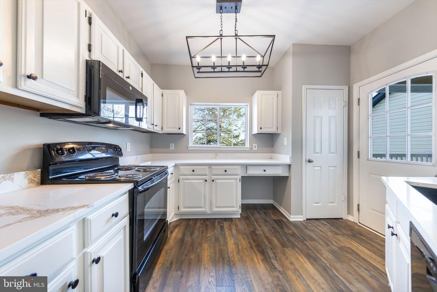 GORGEOUS 2 BEDROOM 1 BATH UNIT ON UPPER LEVEL IN SOUGHT AFTER BROOKMEADE COMMUNITY - UPDATED KITCHEN WITH STUNNING NEW QUARTZ COUNTERTOPS, NEW SINK, NEW FAUCET & NEW MICROWAVE - FRESHLY PAINTED CABINETS WITH UPDATED HARDWARE- NEW LUXURIOUS WATERPROOF LAMINATE WOOD FLOORING THROUGHOUT - FRESHLY PAINTED THROUGHOUT - UPDATED FIXTURES & LIGHTING - LARGE MAIN BEDROOM WITH 10 FOOT TRAY CEILINGS, CEILING FAN AND WALK-IN CLOSET - UPDATED BATHROOM WITH NEW QUARTZ COUNTERTOPS, NEW FAUCETS, NEW MIRROR AND NEWLY INSTALLED RECESSED LIGHTS & CHANDELIER - WOOD BURNING FIREPLACE IN LARGE FAMILY ROOM - PRIVATE BALCONY OFF OF KITCHEN -