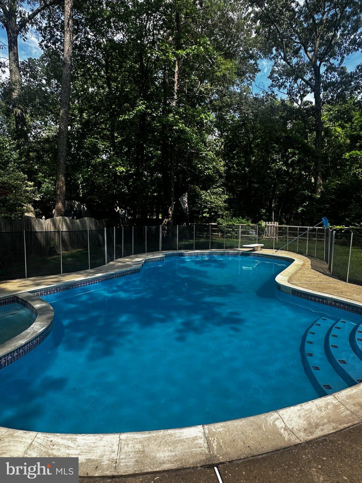 4 SHANNON COURT