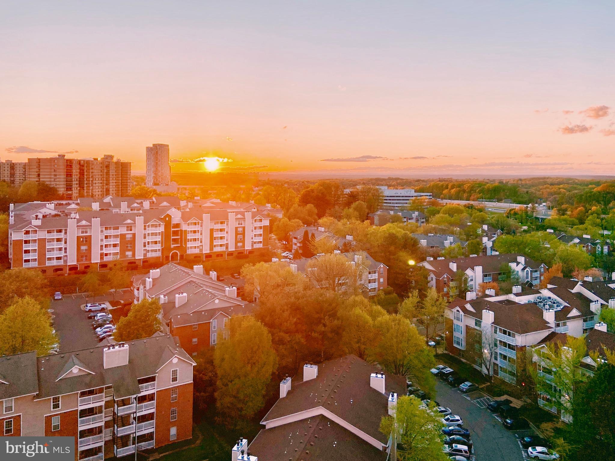 ONE PARK CREST CONDOMINIUM - Residential